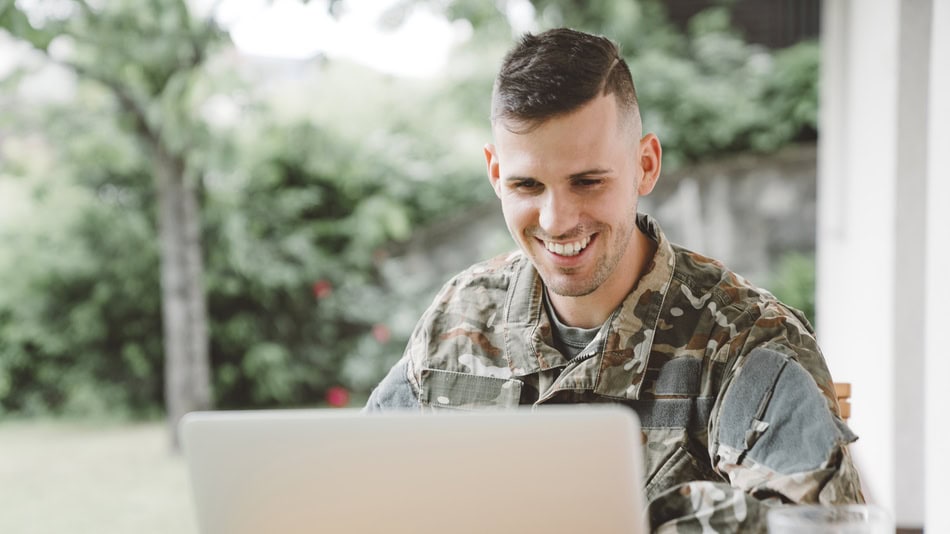 Un abogado militar es aquel que forma parte del Cuerpo Jurídico Militar