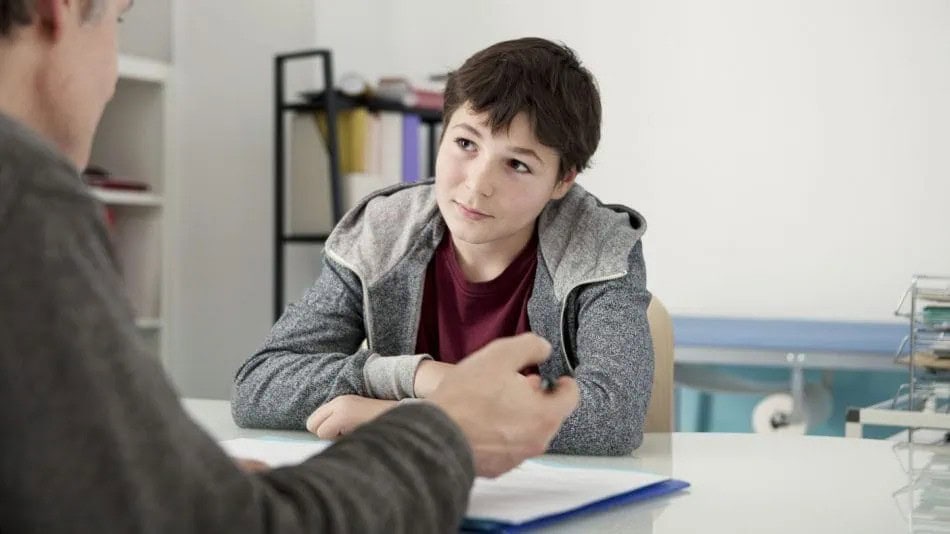 El primer requisito para convertirse en psicólogo infantil es haber cursado el Grado en Psicología