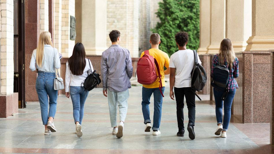 grupo de estudiantes. los estudiantes valoran las carreras con más salidas