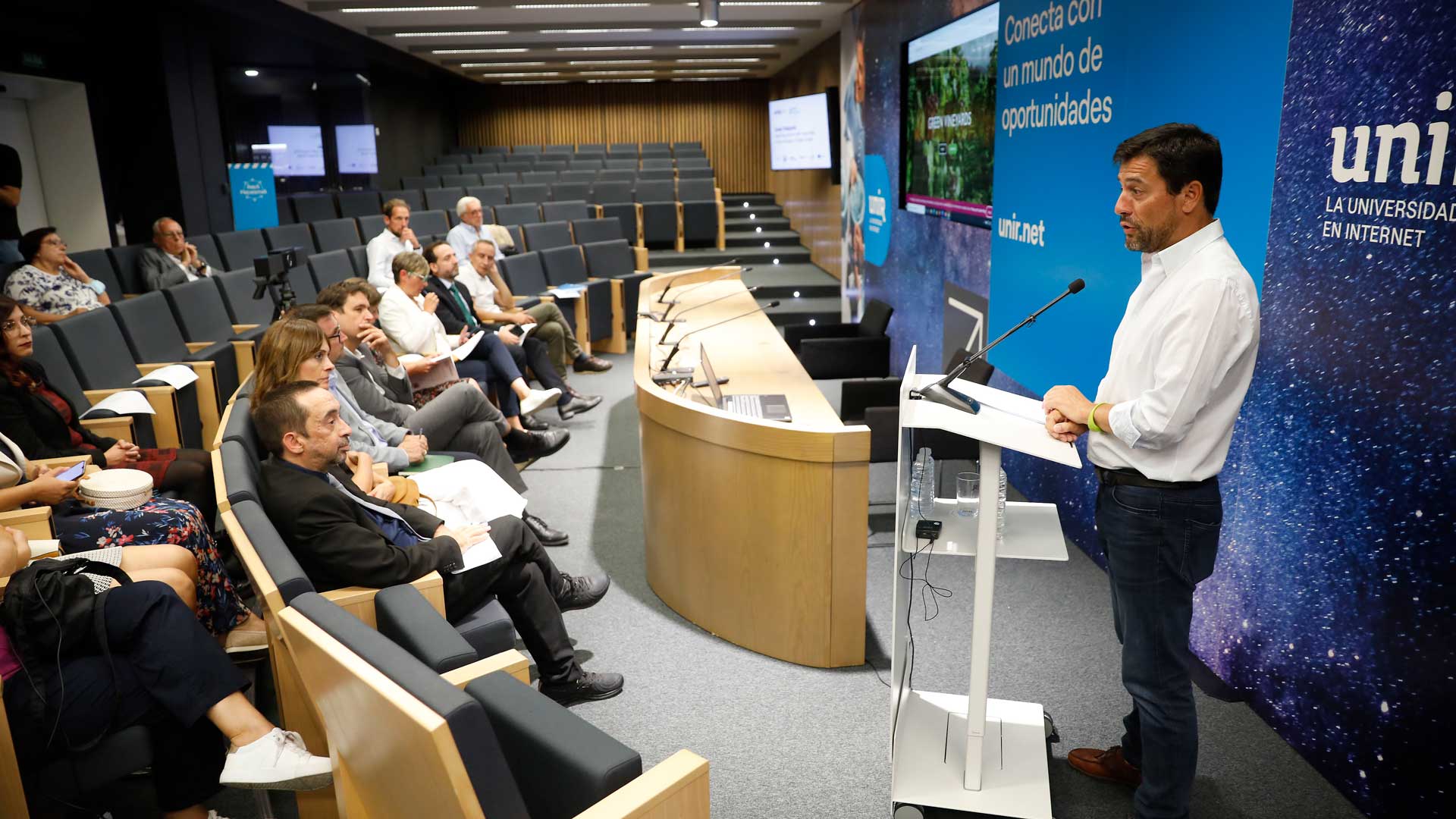 Juan Antonio Leza durante su ponencia