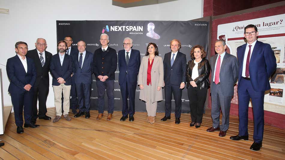 Foto de familia de Autoridades, ponentes y patrocinadores de NextSpain