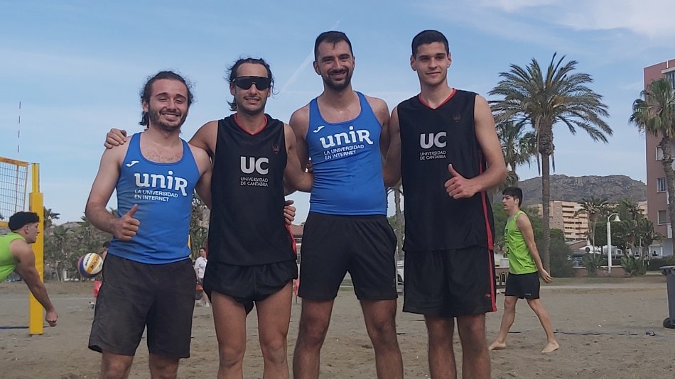 Participantes de UNIR en el campeonato de Voley Playa