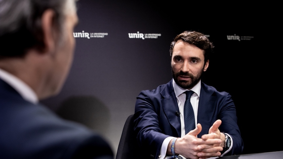 Alberto Cabello hablando con Ricardo Arranz, director Ejecutivo del Máster Universitario en Acceso a la Abogacía de UNIR.