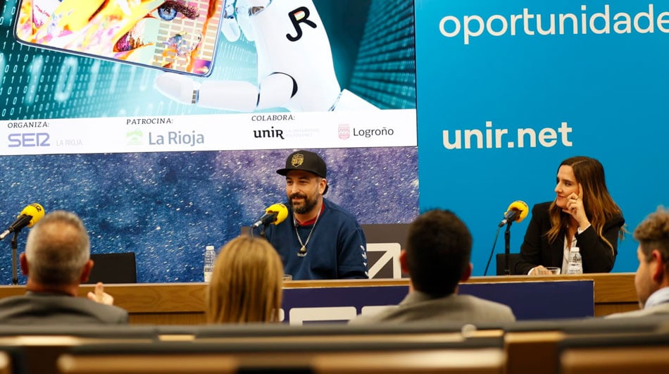 Asier Fernández de Urban Roosters y la influencer Olga García Ojeda.