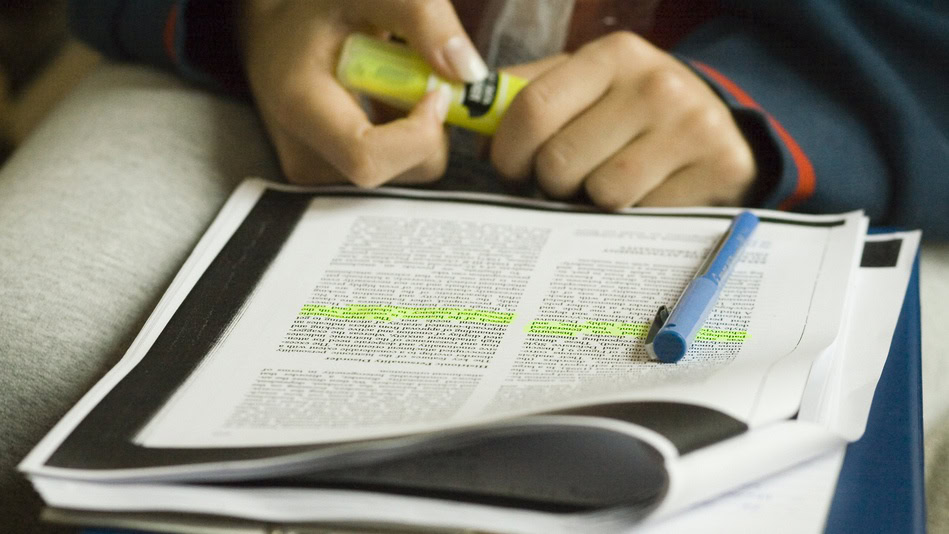 Estudiante preparando la EBAU