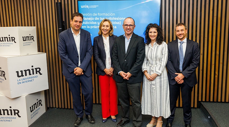 Javier Galiana, María Martín, Hilario Blasco, Magdalena Pérez y Eduardo González posan al finalizar el evento.