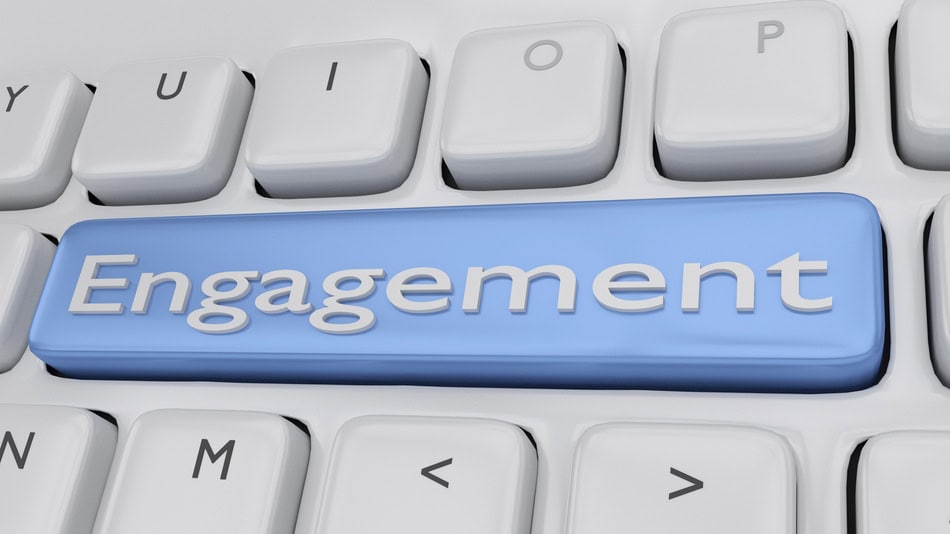 Herramientas de redes sociales, la palabra engagement en un teclado de ordenador