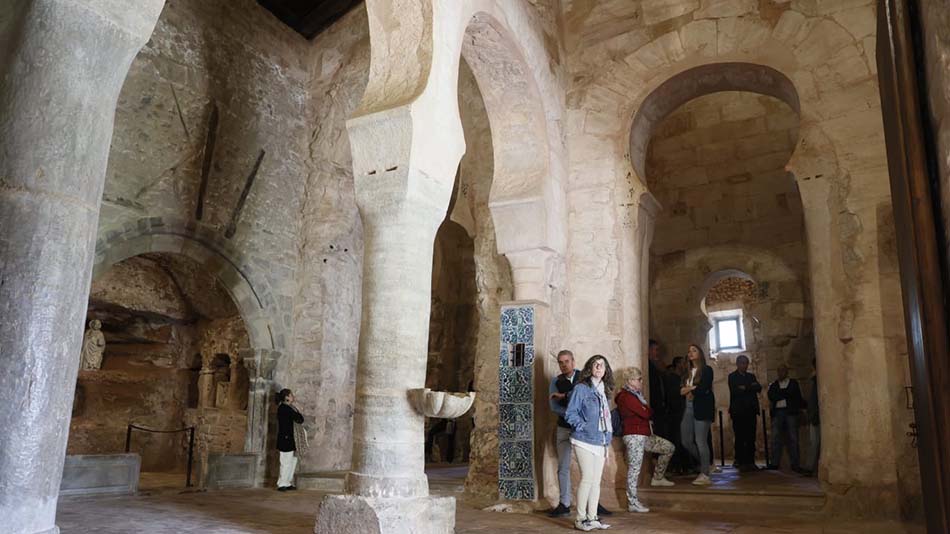 El recorrido intramuros desveló a los visitantes el gran patrimonio que atesoran los cenobios de Suso y Yuso.