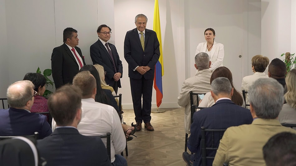 Tras las sesiones matutinas en la OEI, los líderes iberoamericanos fueron recibidos en la Embajada de Colombia. 