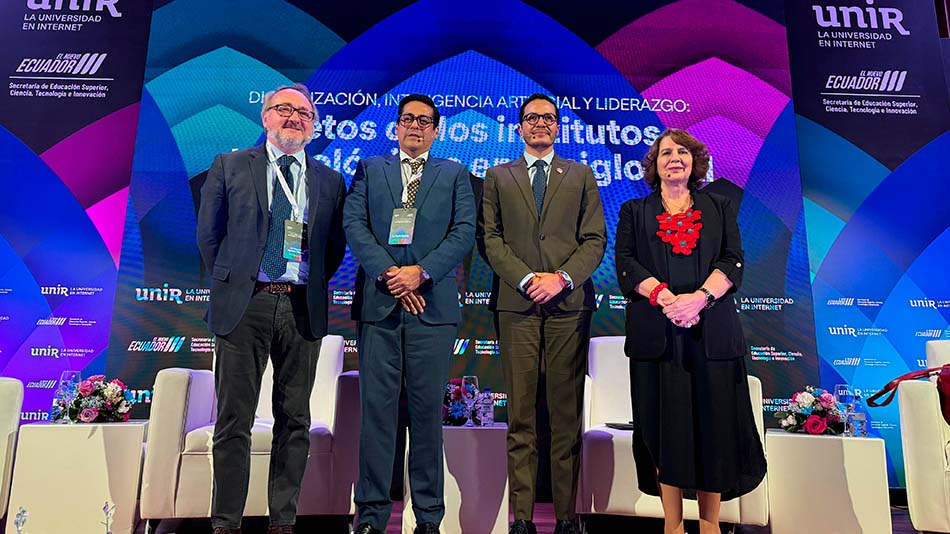 Manuel Herrera, director académico de Relaciones Internacionales de UNIR; Pablo Beltrán, presidente del Consejo Superior de Educación (CES) del Ecuador; César Vásquez Moncayo, secretario de la SENESCYT; Rosalía Arteaga, presidenta de UNIR.