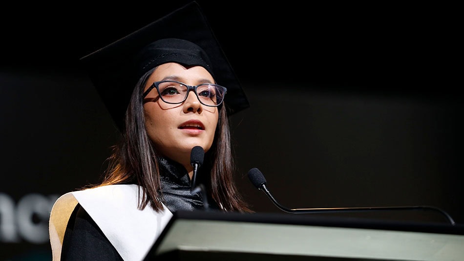 El discurso de la estudiante lo pronunció Tannia Santana Aguilar, egresada de la Maestría en Cooperación Internacional al Desarrollo: Gestión y Dirección de Proyectos