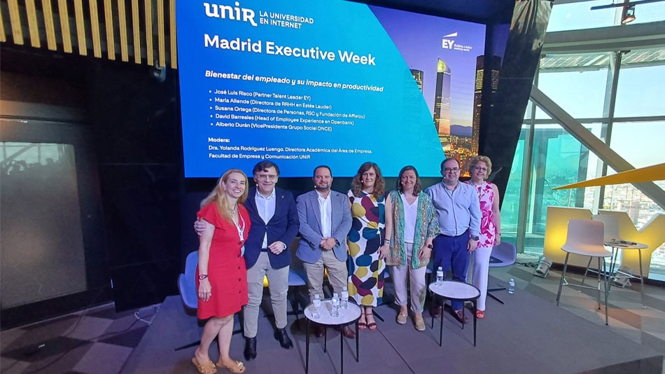 Helen Wilkinson, directora del área Executive de UNIR; Alberto Durán, vicepresidente de Grupo Social ONCE; David Barreales, Head of Employee Experience en Openbank; Susana Ortega, directora de Personas, RSC y Fundación de Afflelou; María Allende, directora de RRHH en Estée Lauder; José Luis Risco, Partner Talent Leader EY; y Yolanda Rodríguez Luengo, directora de Área de Empresa de la Facultad de Empresa y Comunicación de UNIR. 