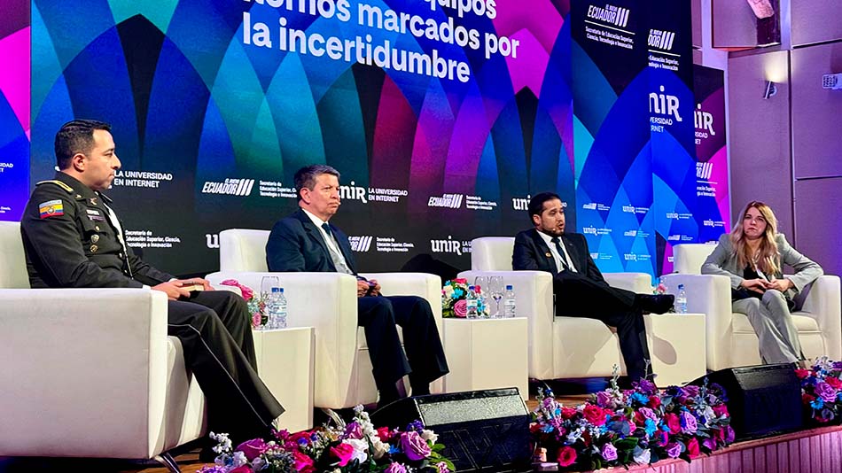 Mesa redonda ‘La gestión de equipos en entornos marcados por la incertidumbre’.