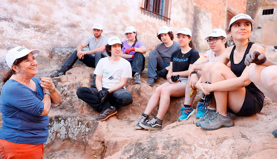 Participantes del Campo Experimental de Arqueología de UNIR en Arnedo el día de la inauguración.