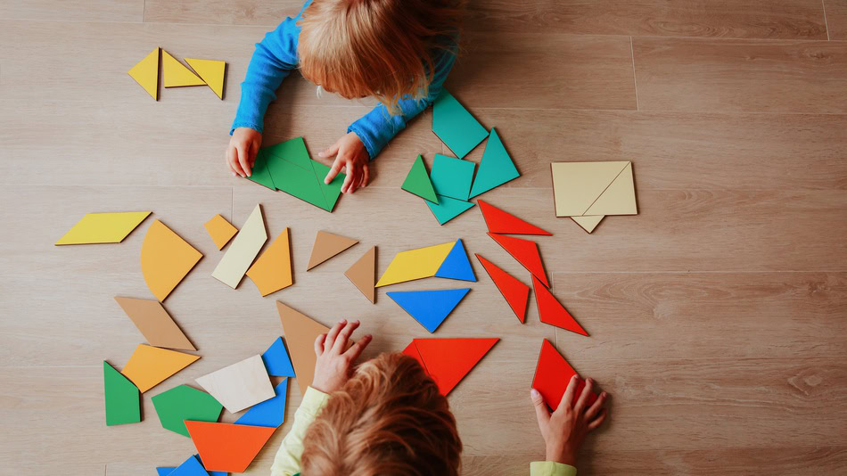 Niños utilizando métodos de pedagogía terapéutica