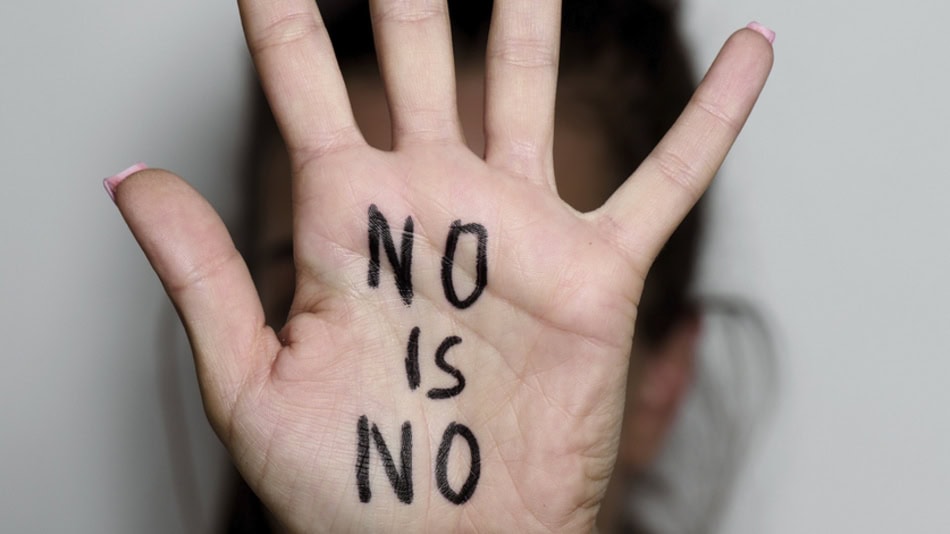 Modelos de intervención en violencia de género, mano de mujer con la frase "no is no"