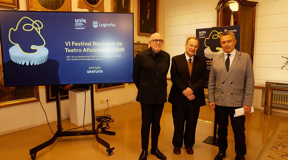 Ignacio Amestoy, de UNIR Teatro, José María Vázquez, rector de UNIR, y Conrado Escobar, alcalde Logroño, posan durante la presentación del Festival.