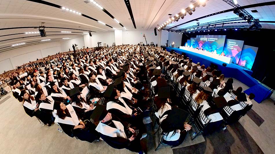 Estudiantes de UNIR el día de su graduación.