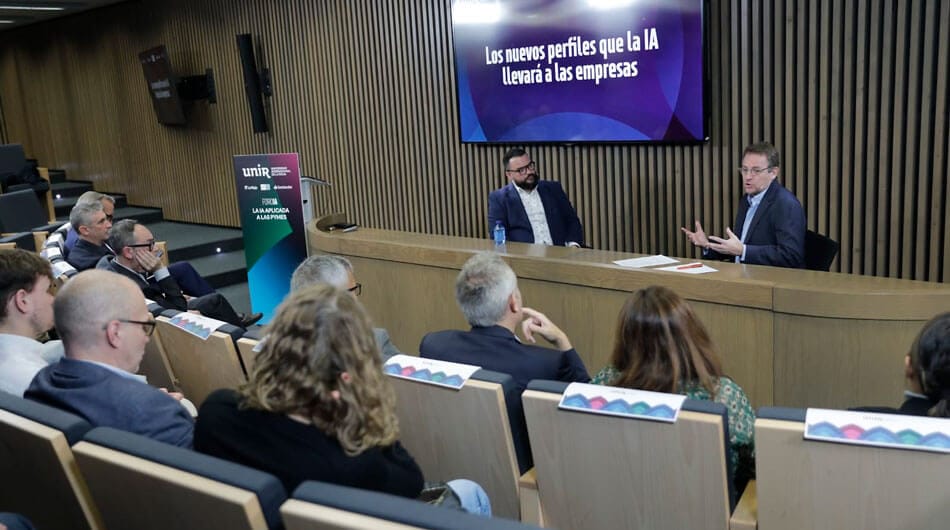 El docente Óscar Fernández conversa con Jorge Heili, director editorial de UNIR.