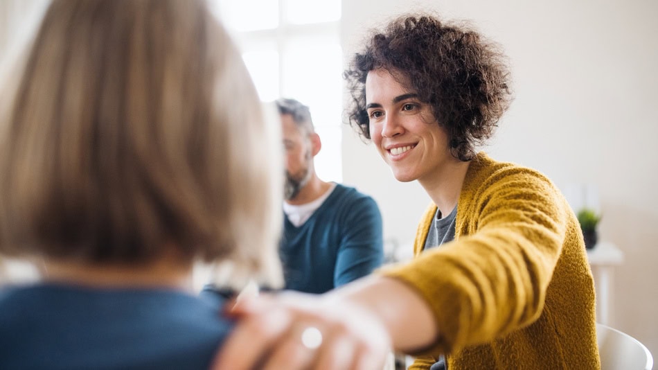 Los grupos de apoyo se configuran como un punto de encuentro de personas que están afrontando una problemática similar