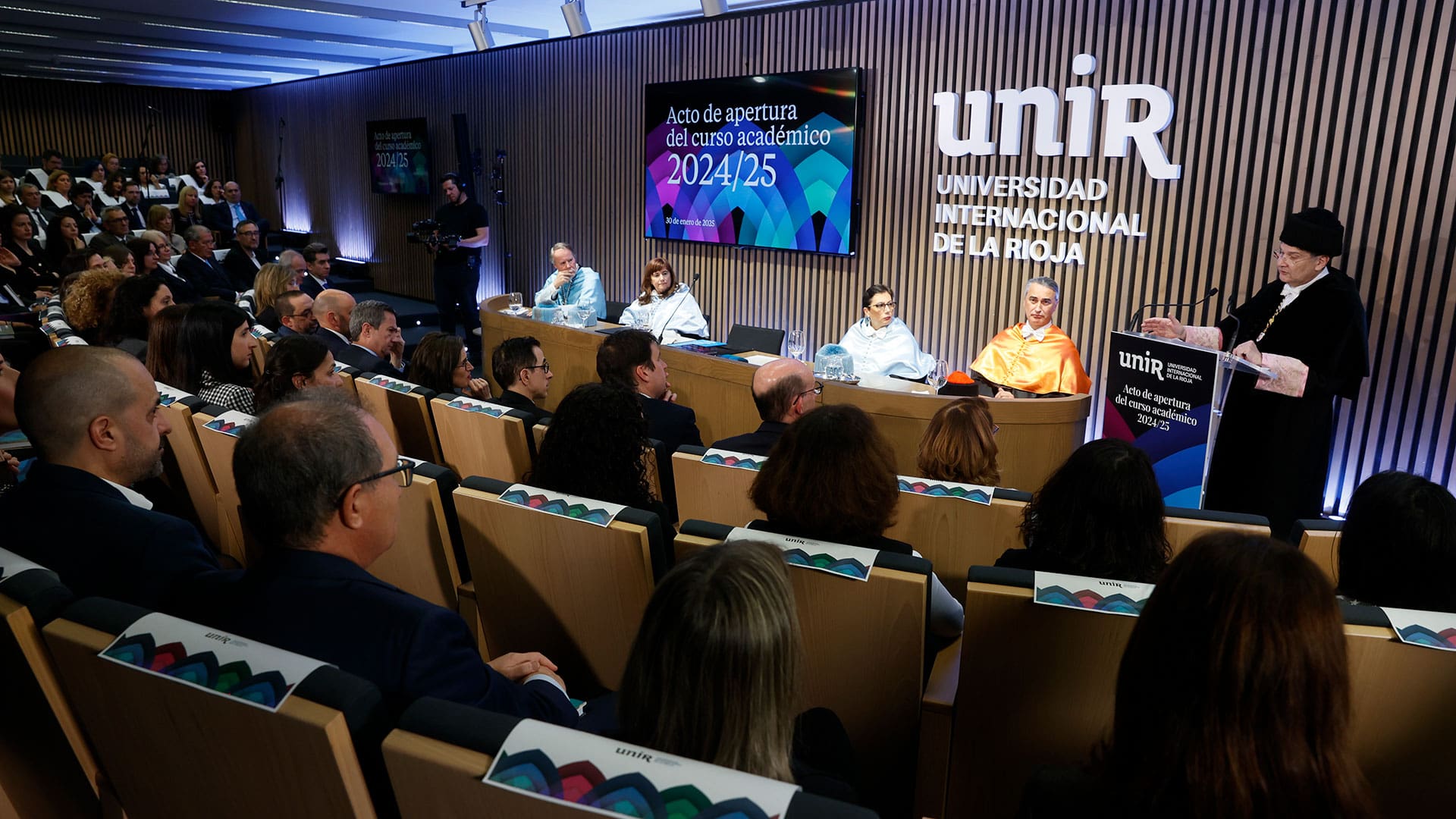 El rector en el solemne acto celebrado en el rectorado de UNIR en Logroño.