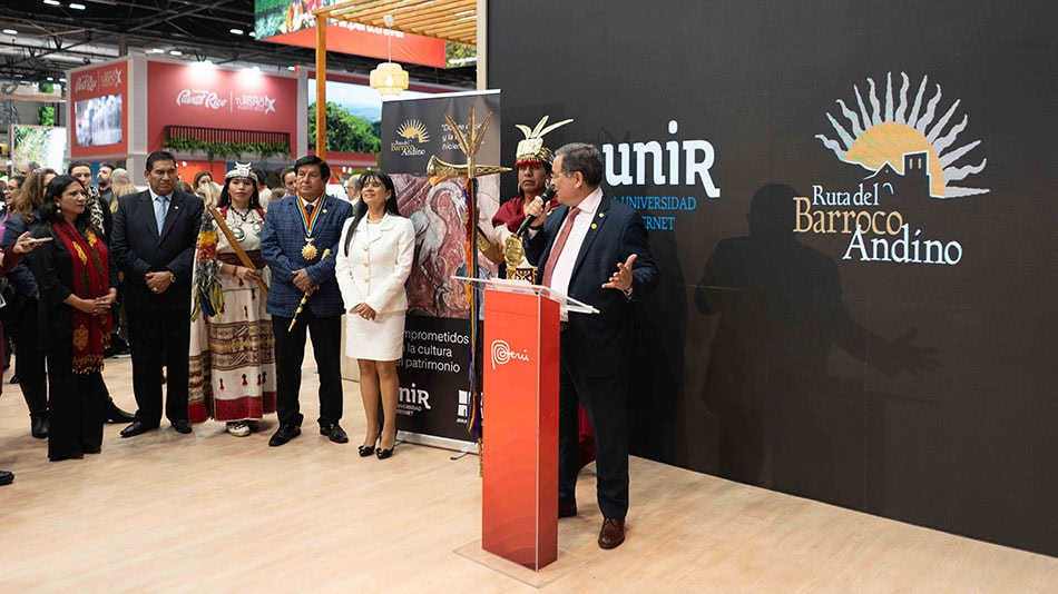 Luis Iberico, embajador de Perú en España, dirigiendo unas palabras en la presentación de la Ruta del Barroco Andino.