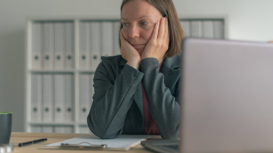 Los perpetradores del mobbing intentan aislar al empleado de sus compañeros y amigos