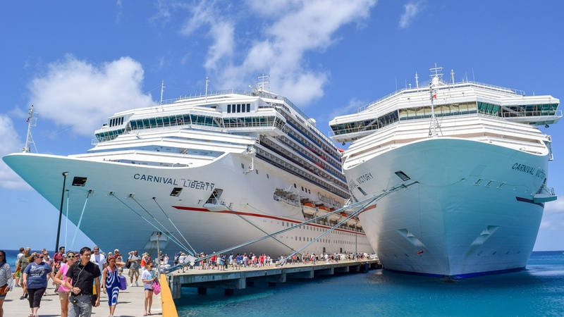 Derecho marítimo. Cruceros en puerto. 