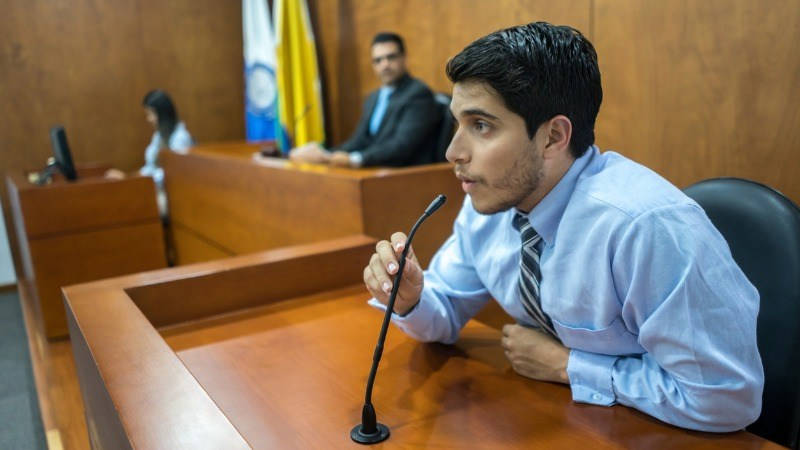 Psicología del testimonio; un testigo declara ante de un juez