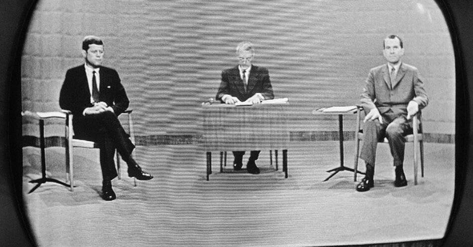 Foto en blanco y negro del debate entre Kennedy y Nixon en la tele 26 de septiembre de 1960