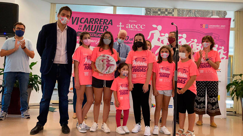 Javier Galina entrega premios VI Carrera mujer