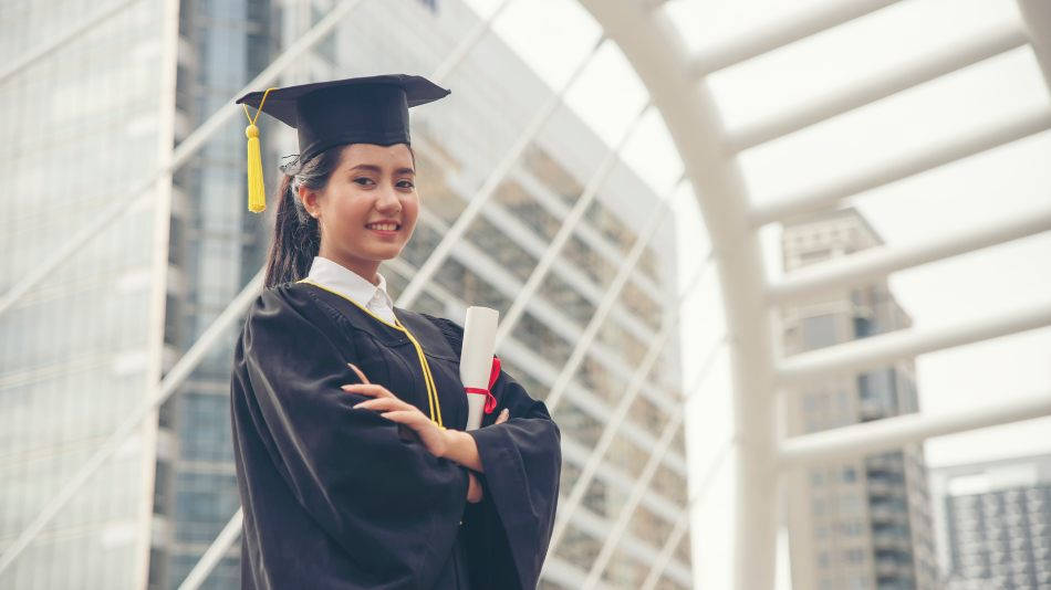 Qué máster estudiar_ una graduada universitaria