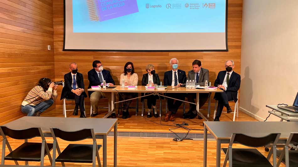 Javier Galiana durante su participación en la presentación de la Guía de la Comunicación de La Rioja